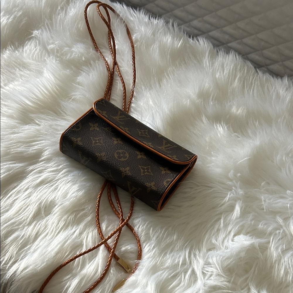 Louis Vuitton Brown and Gold Monogram Clutch - Picture 2 of 5